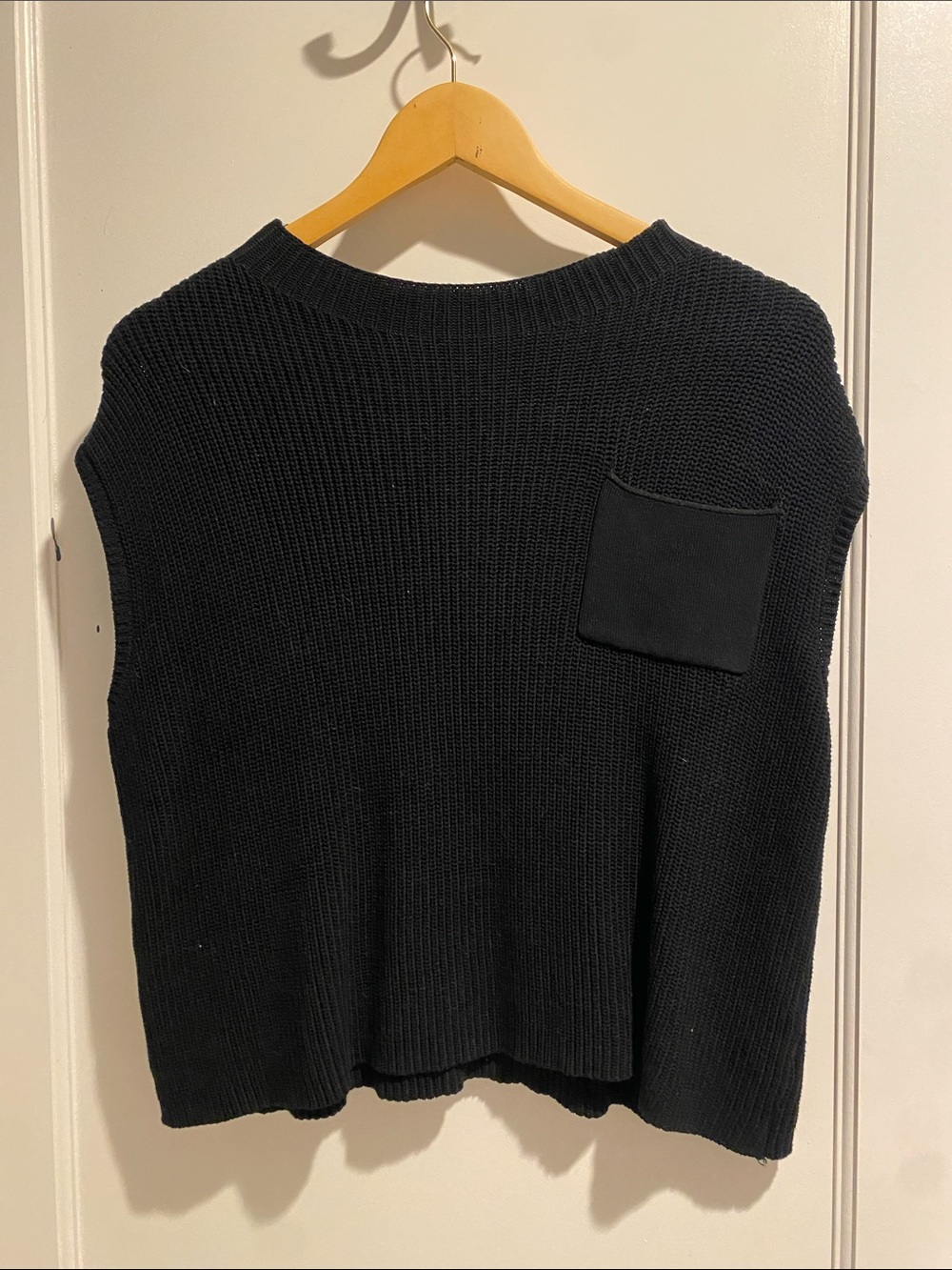 Black Sleeveless Knit Sweater with Pocket